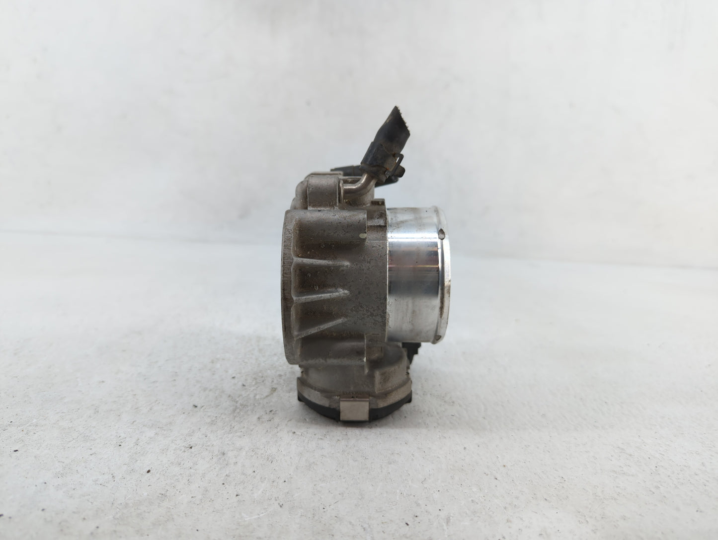 2011-2014 Hyundai Sonata Throttle Body P/N:35100-2G700 Fits Fits 2011 2012 2013 2014 2015 2016 OEM Used Auto Parts - Oemused