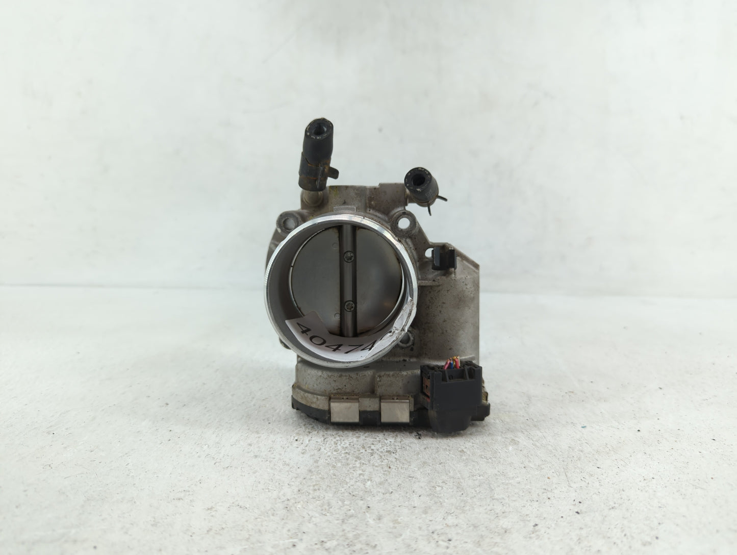 2011-2014 Hyundai Sonata Throttle Body P/N:35100-2G700 Fits Fits 2011 2012 2013 2014 2015 2016 OEM Used Auto Parts - Oemused