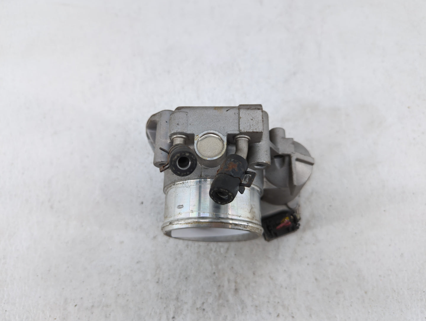 2012 Hyundai Sonata Throttle Body P/N:35100-2G710 GMD8A Fits Fits 2009 2010 2011 OEM Used Auto Parts - Oemusedautoparts1.com