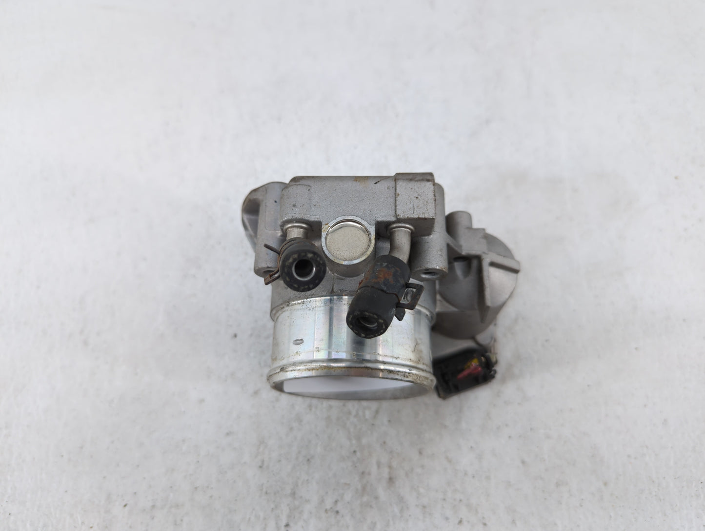 2012 Hyundai Sonata Throttle Body P/N:35100-2G710 GMD8A Fits Fits 2009 2010 2011 OEM Used Auto Parts - Oemusedautoparts1.com