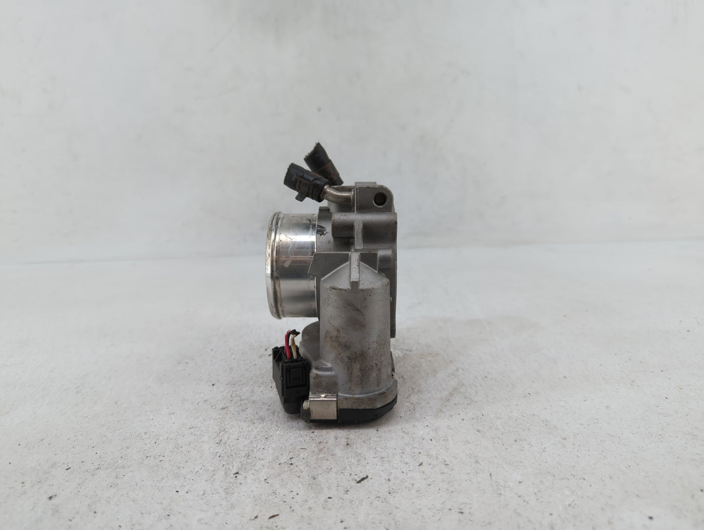 2012 Hyundai Sonata Throttle Body P/N:35100-2G710 GMD8A Fits Fits 2009 2010 2011 OEM Used Auto Parts - Oemusedautoparts1.com
