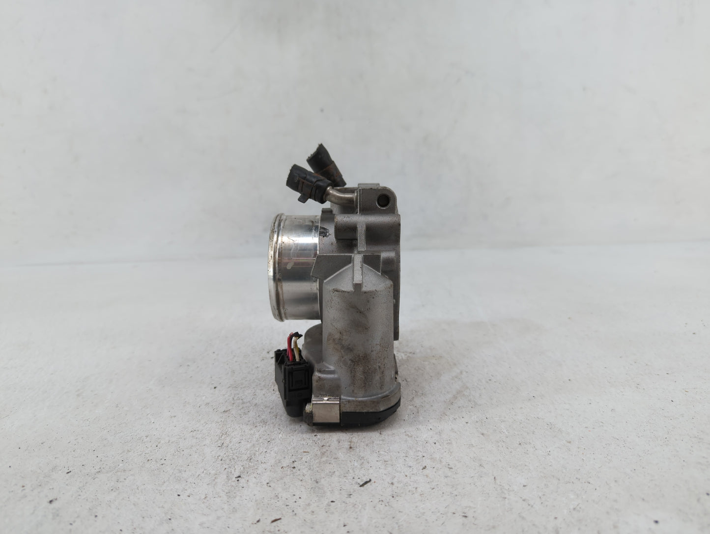 2012 Hyundai Sonata Throttle Body P/N:35100-2G710 GMD8A Fits Fits 2009 2010 2011 OEM Used Auto Parts - Oemusedautoparts1.com