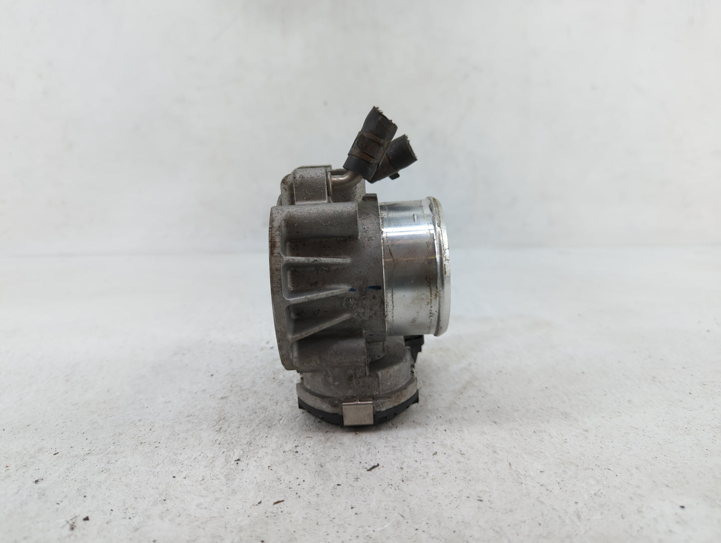 2012 Hyundai Sonata Throttle Body P/N:35100-2G710 GMD8A Fits Fits 2009 2010 2011 OEM Used Auto Parts - Oemusedautoparts1.com