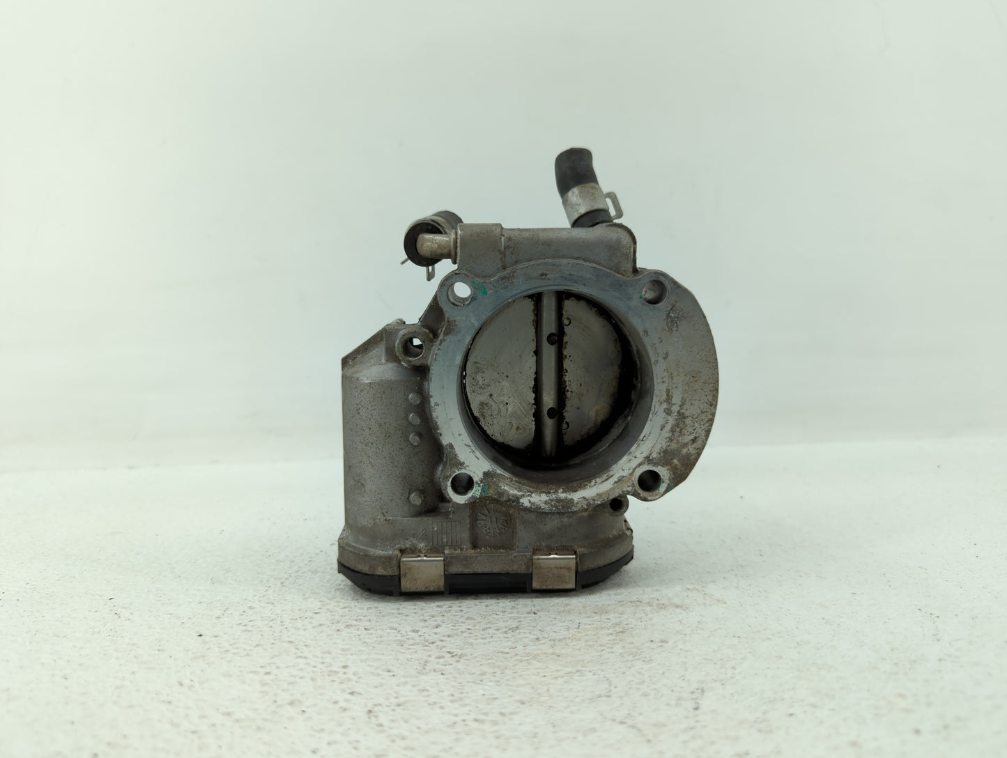 2011-2014 Hyundai Sonata Throttle Body P/N:35100-2G700 Fits Fits 2011 2012 2013 2014 2015 2016 OEM Used Auto Parts - Oemused