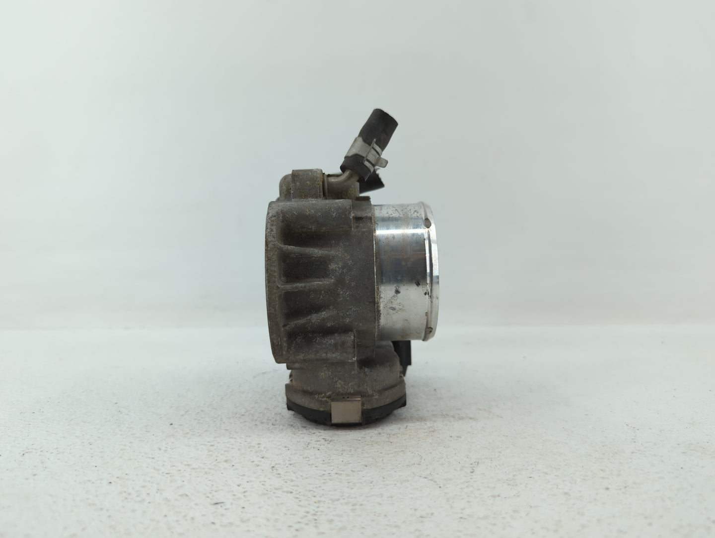 2011-2014 Hyundai Sonata Throttle Body P/N:35100-2G700 Fits Fits 2011 2012 2013 2014 2015 2016 OEM Used Auto Parts - Oemused