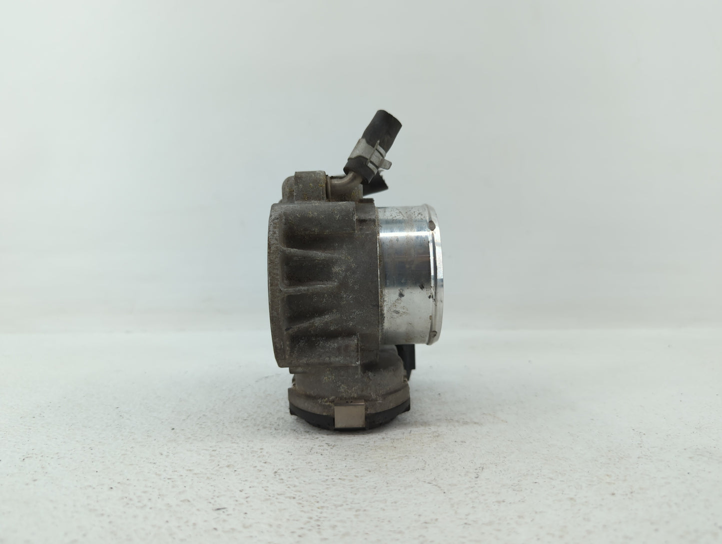 2011-2014 Hyundai Sonata Throttle Body P/N:35100-2G700 Fits Fits 2011 2012 2013 2014 2015 2016 OEM Used Auto Parts - Oemused