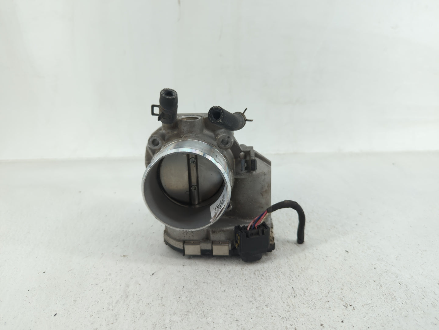 2011-2014 Hyundai Sonata Throttle Body P/N:35100-2G700 Fits Fits 2011 2012 2013 2014 2015 2016 OEM Used Auto Parts - Oemused