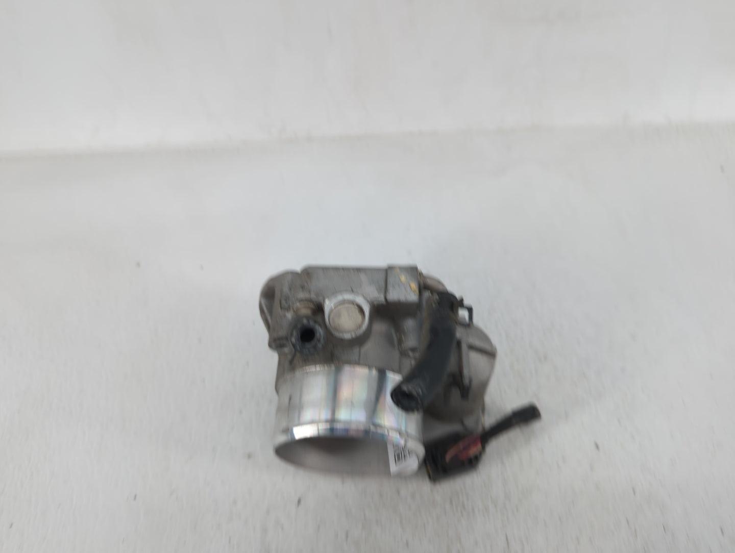 2011-2014 Hyundai Sonata Throttle Body P/N:35100-2G700 Fits Fits 2011 2012 2013 2014 2015 2016 OEM Used Auto Parts - Oemused