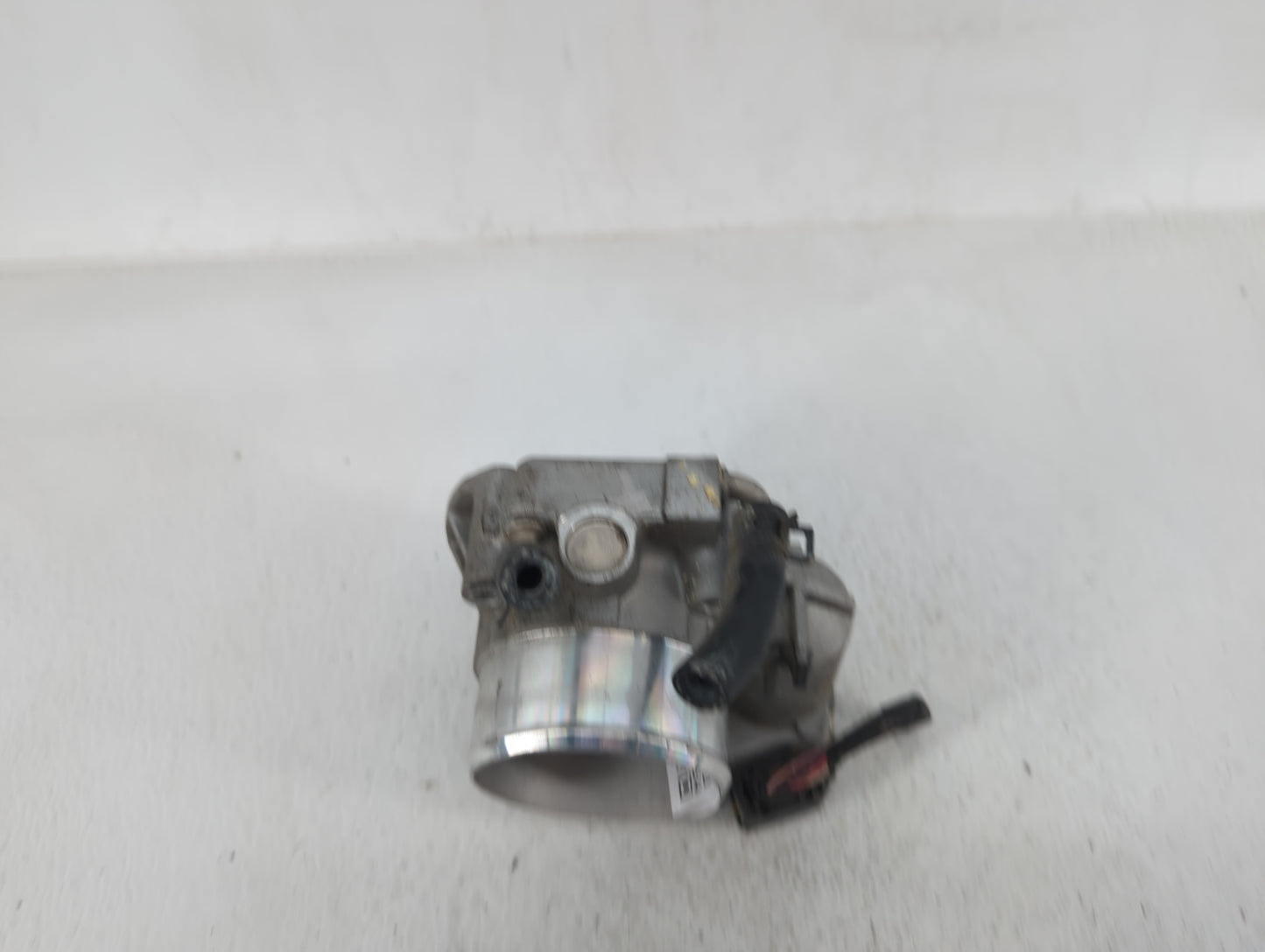 2011-2014 Hyundai Sonata Throttle Body P/N:35100-2G700 Fits Fits 2011 2012 2013 2014 2015 2016 OEM Used Auto Parts - Oemused