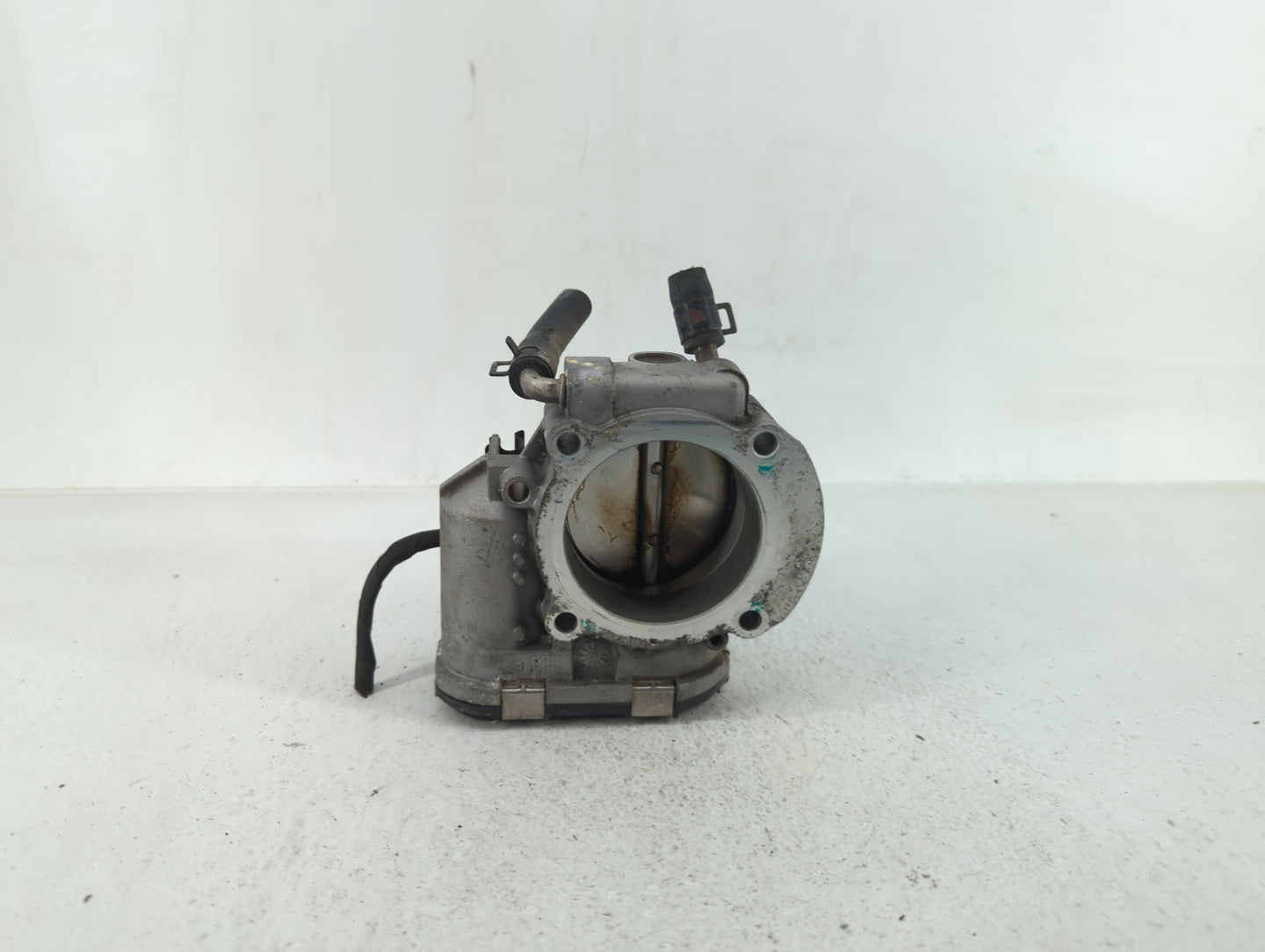 2011-2014 Hyundai Sonata Throttle Body P/N:35100-2G700 Fits Fits 2011 2012 2013 2014 2015 2016 OEM Used Auto Parts - Oemused