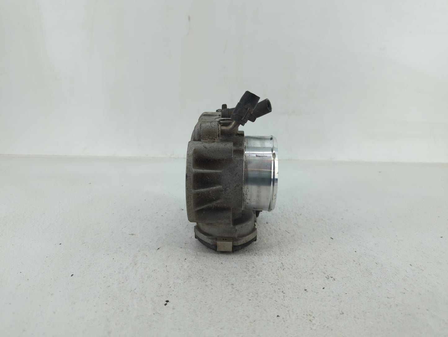 2011-2014 Hyundai Sonata Throttle Body P/N:35100-2G700 Fits Fits 2011 2012 2013 2014 2015 2016 OEM Used Auto Parts - Oemused