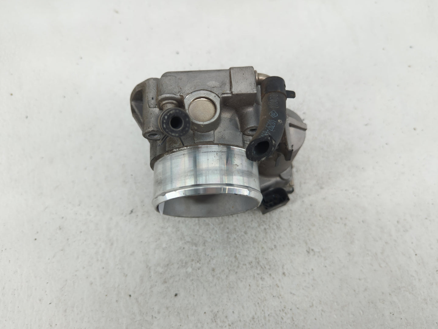 2011-2014 Hyundai Sonata Throttle Body P/N:35100-2G700 Fits Fits 2011 2012 2013 2014 2015 2016 OEM Used Auto Parts - Oemused