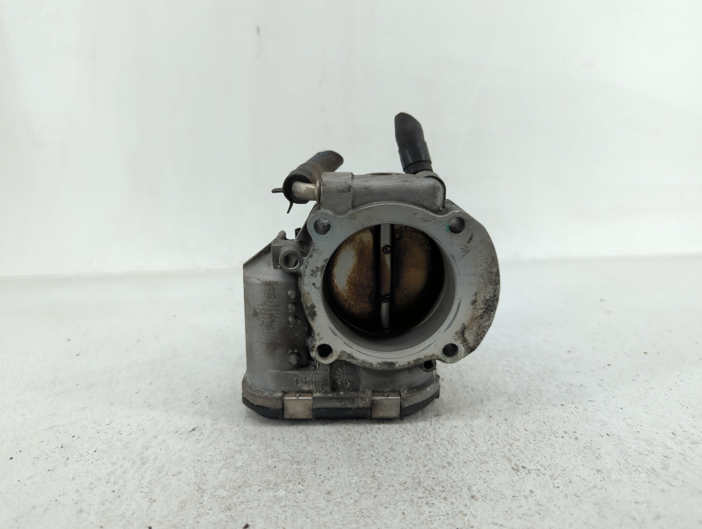 2011-2014 Hyundai Sonata Throttle Body P/N:35100-2G700 Fits Fits 2011 2012 2013 2014 2015 2016 OEM Used Auto Parts - Oemused