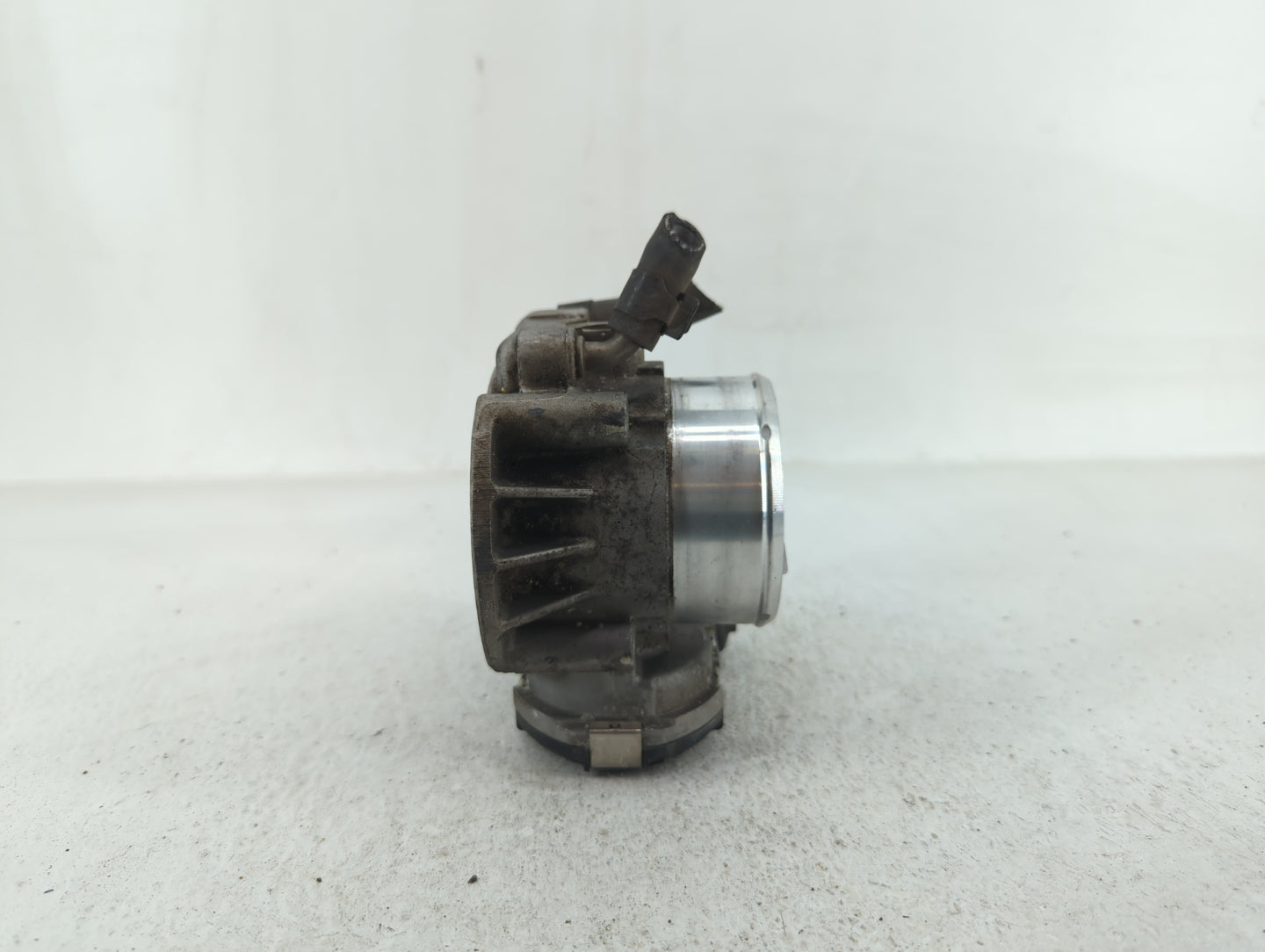 2011-2014 Hyundai Sonata Throttle Body P/N:35100-2G700 Fits Fits 2011 2012 2013 2014 2015 2016 OEM Used Auto Parts - Oemused