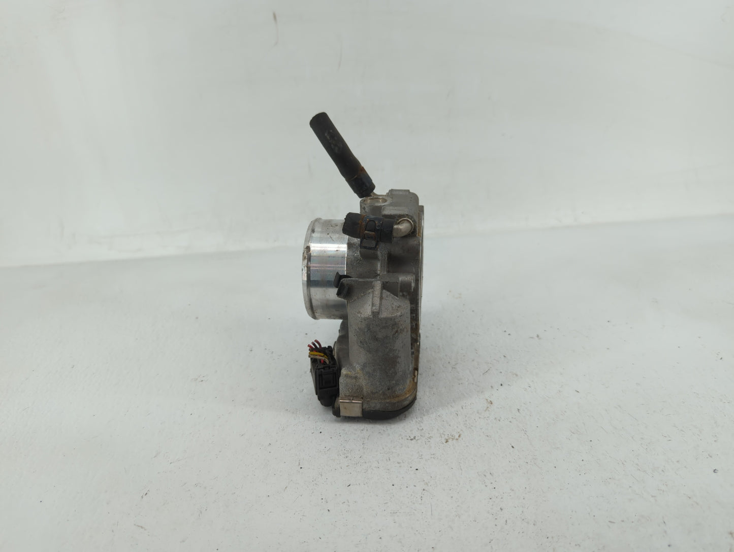 2011-2014 Hyundai Sonata Throttle Body P/N:35100-2G700 Fits Fits 2011 2012 2013 2014 2015 2016 OEM Used Auto Parts - Oemused