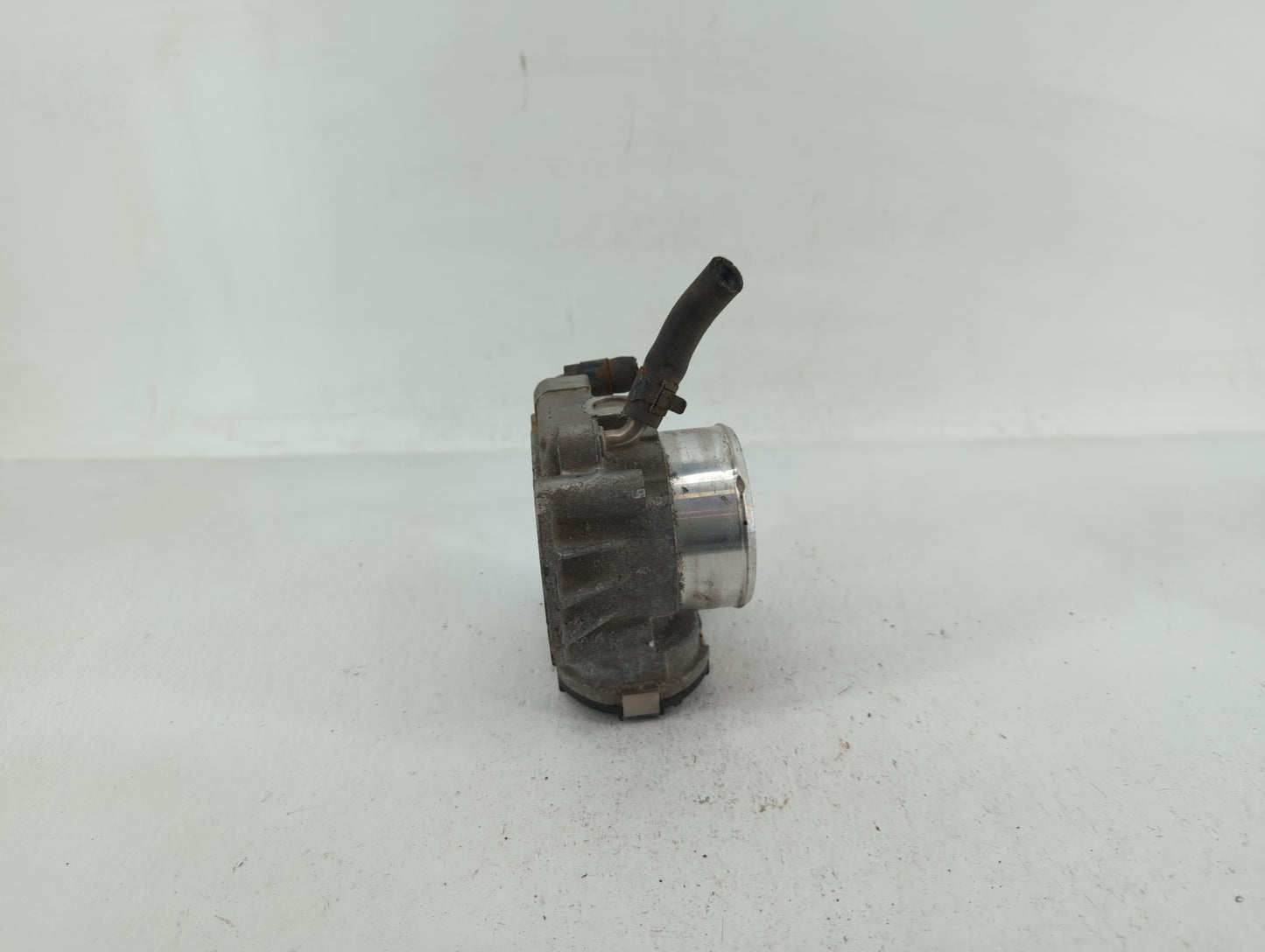 2011-2014 Hyundai Sonata Throttle Body P/N:35100-2G700 Fits Fits 2011 2012 2013 2014 2015 2016 OEM Used Auto Parts - Oemused