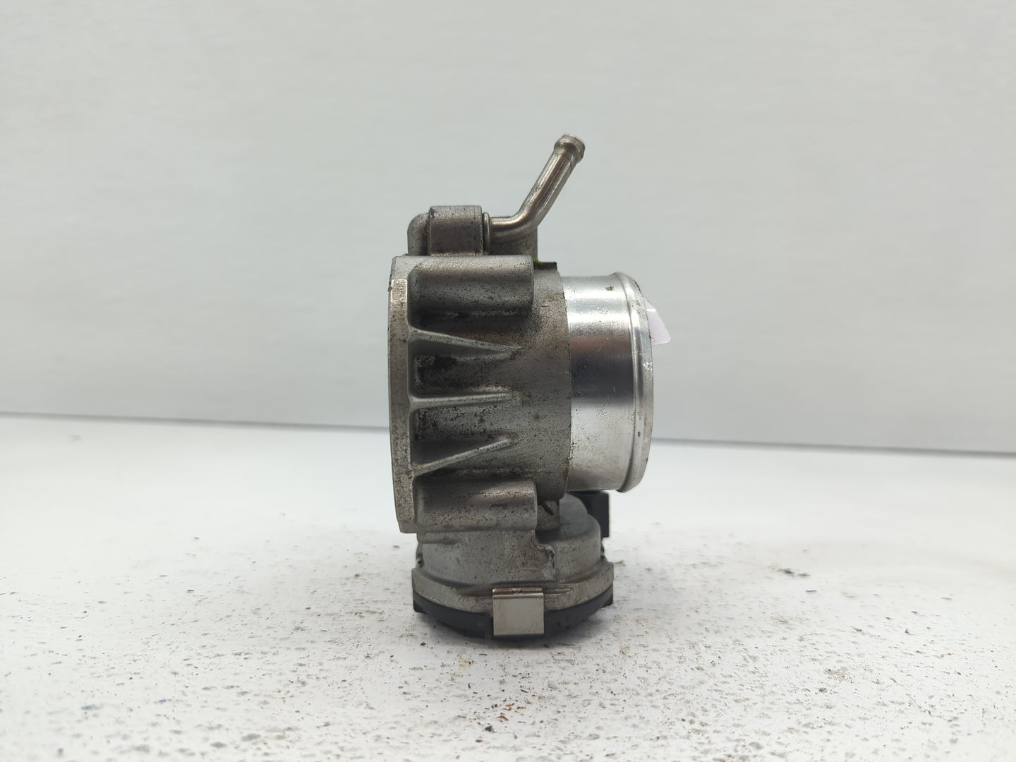 2011-2015 Hyundai Sonata Throttle Body P/N:35100-2G700 35100-2G800 Fits Fits 2011 2012 2013 2014 2015 2016 OEM Used Auto Par