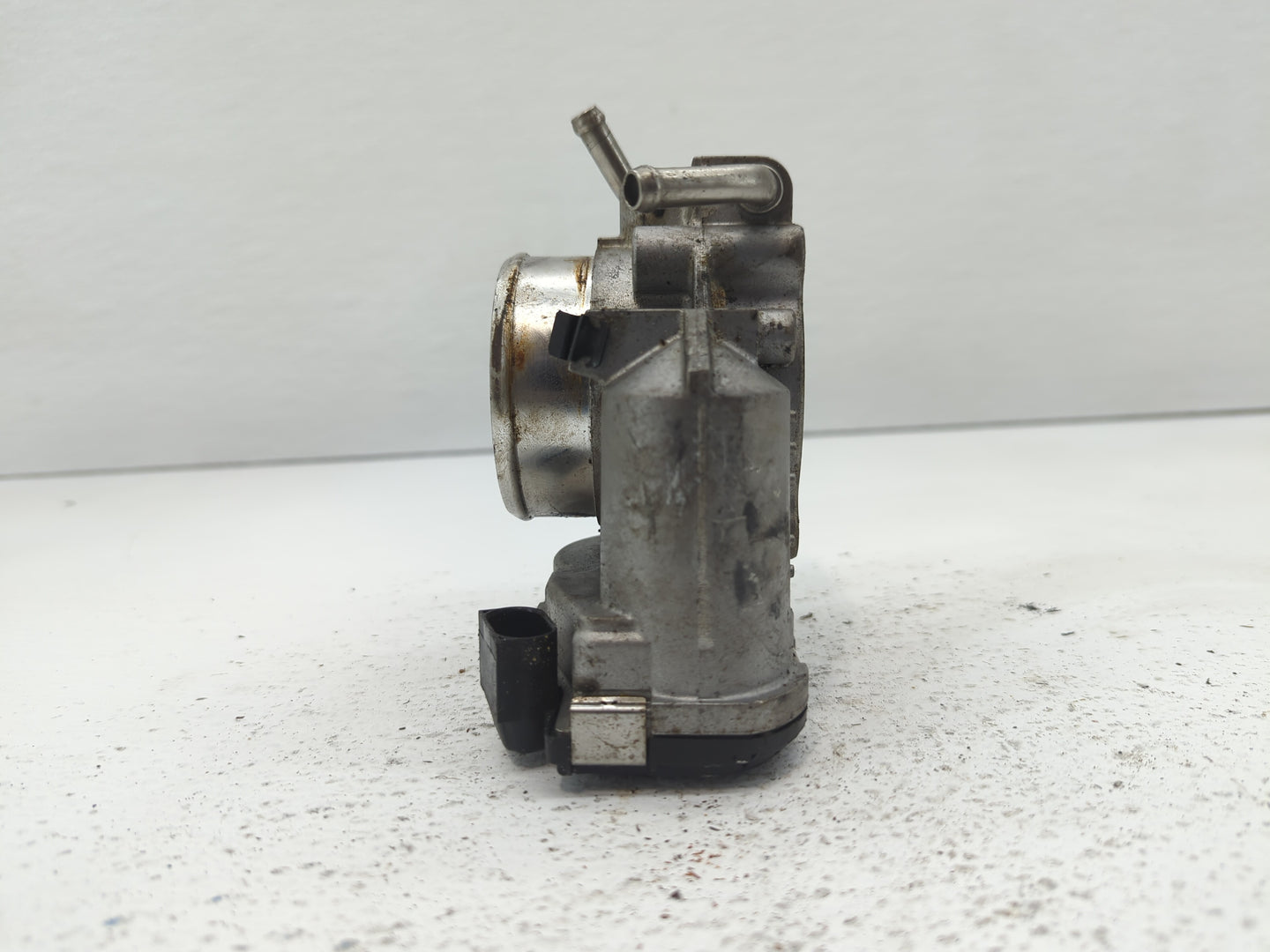 2011-2015 Hyundai Sonata Throttle Body P/N:35100-2G700 35100-2G800 Fits Fits 2011 2012 2013 2014 2015 2016 OEM Used Auto Par
