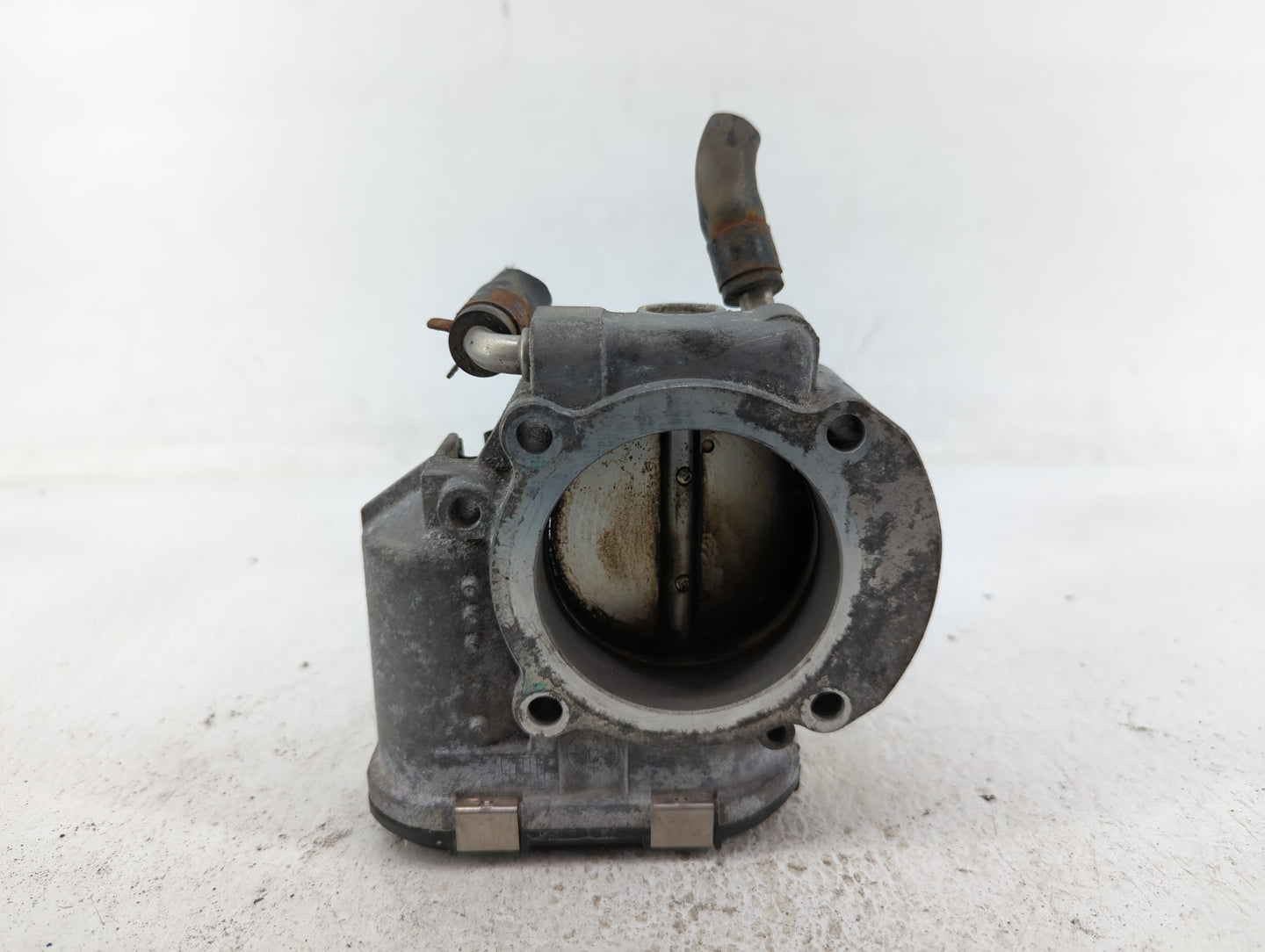 2011-2014 Hyundai Sonata Throttle Body P/N:35100-2G700 Fits Fits 2011 2012 2013 2014 2015 2016 OEM Used Auto Parts - Oemused