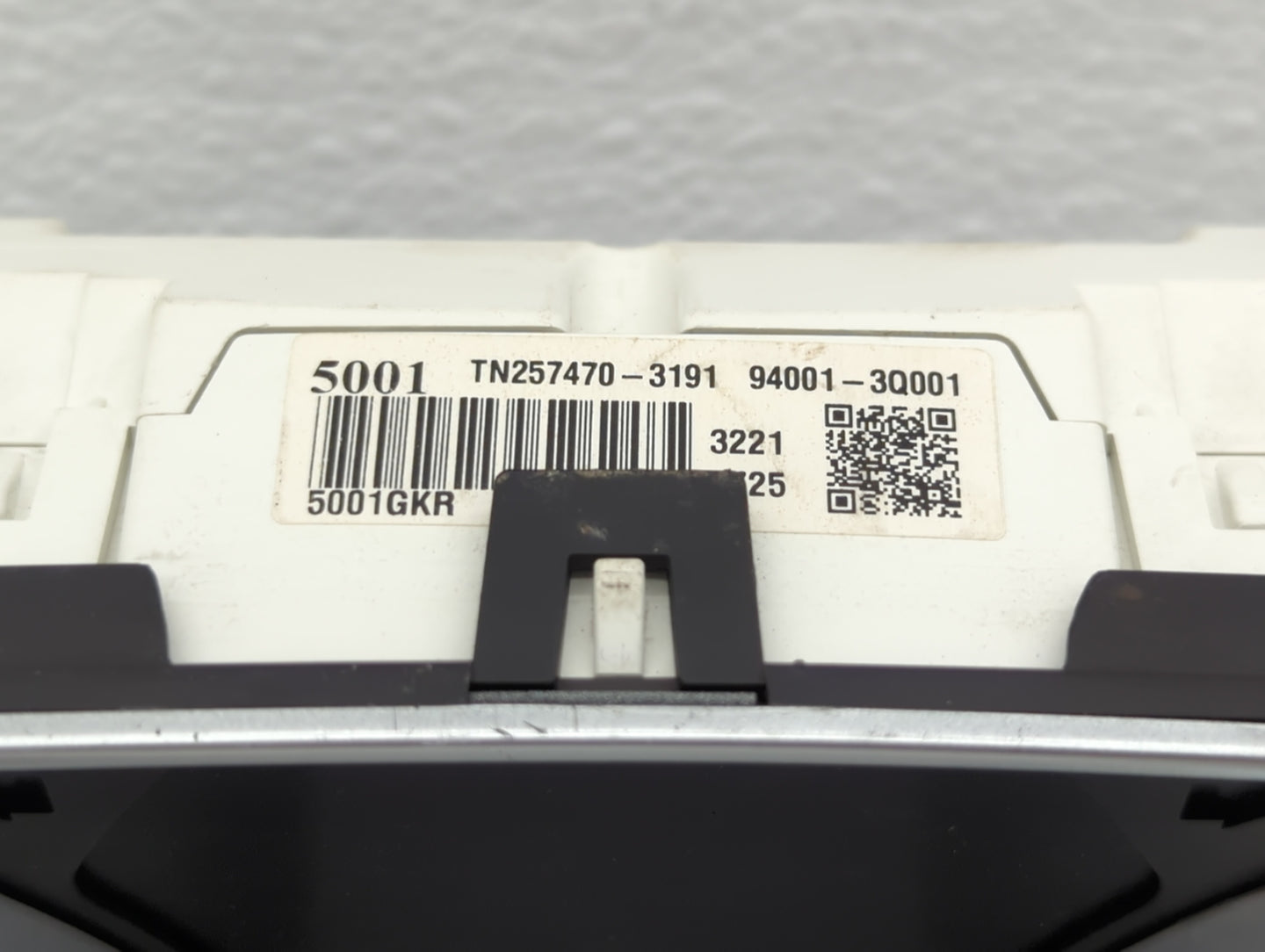 2011-2013 Hyundai Sonata Instrument Cluster Speedometer Gauges P/N:94001-3Q000 94001-3Q001 Fits Fits 2011 2012 2013 OEM Used