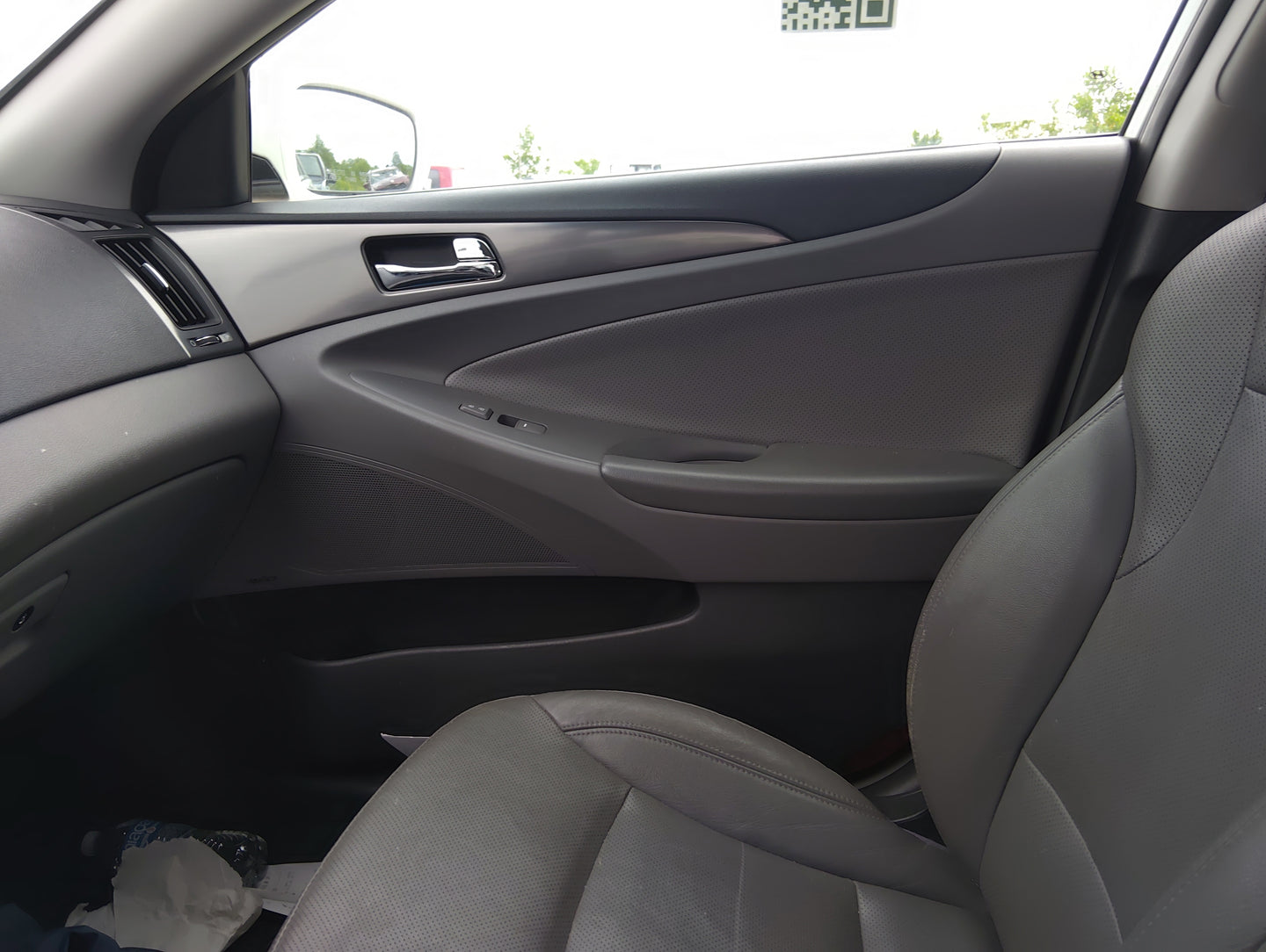 2012 Hyundai Sonata Front Right Passenger Interior Door Panel Trim 5035942 - Oemusedautoparts1.com
