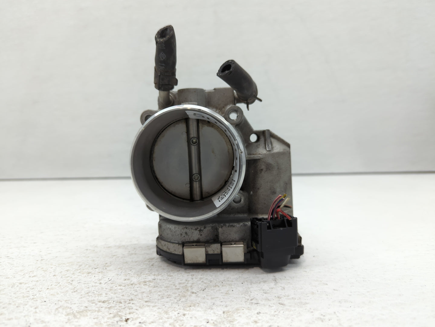 2011-2014 Hyundai Sonata Throttle Body P/N:35100-2G700 Fits Fits 2011 2012 2013 2014 2015 2016 OEM Used Auto Parts - Oemused