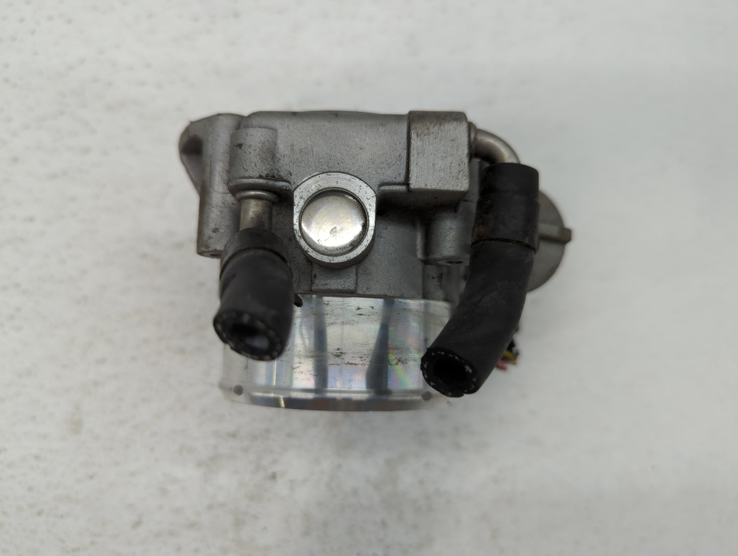 2011-2014 Hyundai Sonata Throttle Body P/N:35100-2G700 Fits Fits 2011 2012 2013 2014 2015 2016 OEM Used Auto Parts - Oemused
