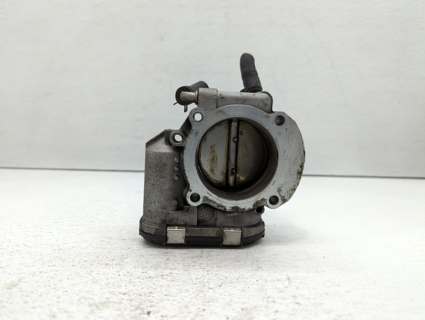 2011-2014 Hyundai Sonata Throttle Body P/N:35100-2G700 Fits Fits 2011 2012 2013 2014 2015 2016 OEM Used Auto Parts - Oemused