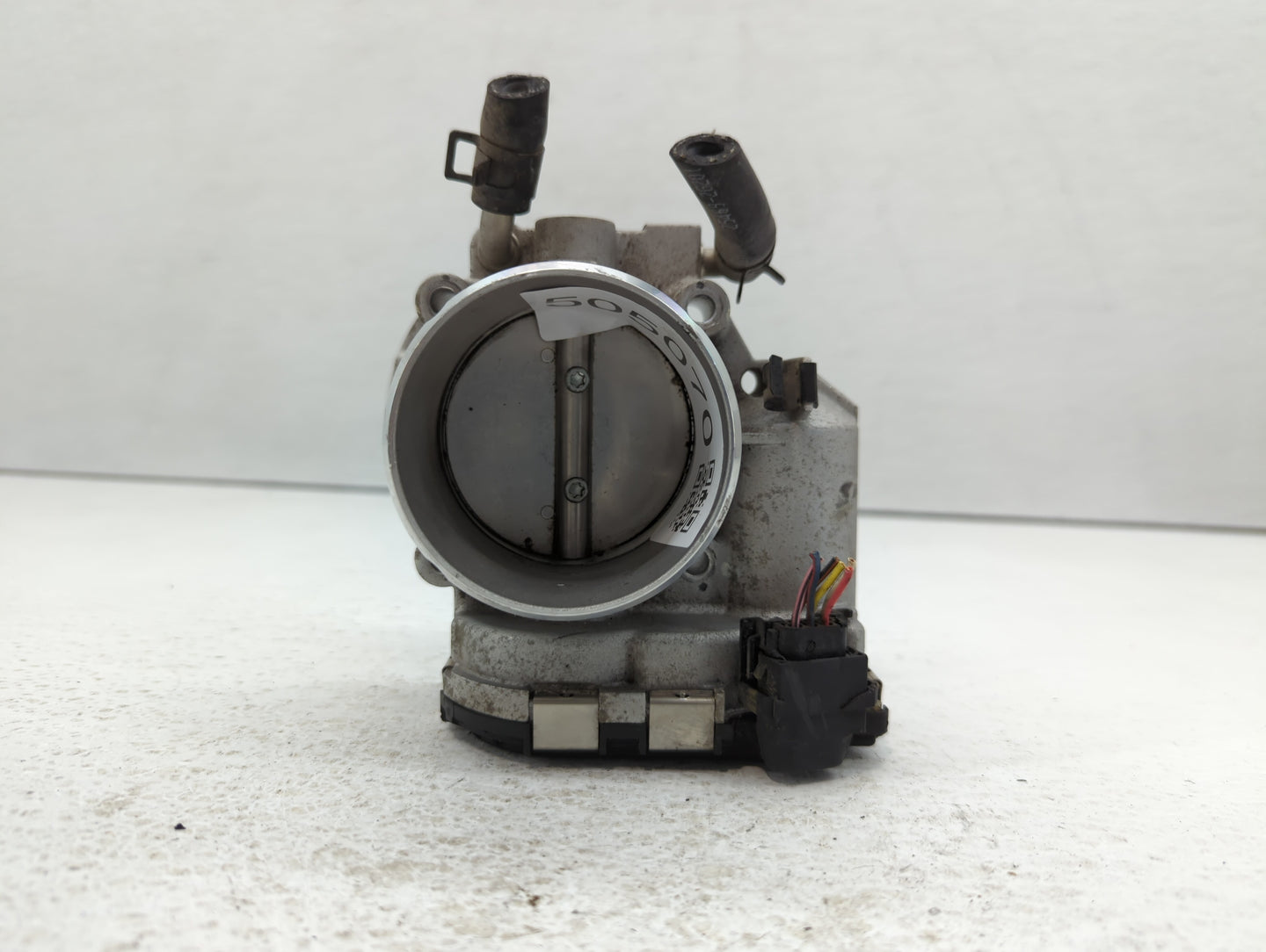 2011-2014 Hyundai Sonata Throttle Body P/N:35100-2G700 Fits Fits 2011 2012 2013 2014 2015 2016 OEM Used Auto Parts - Oemused