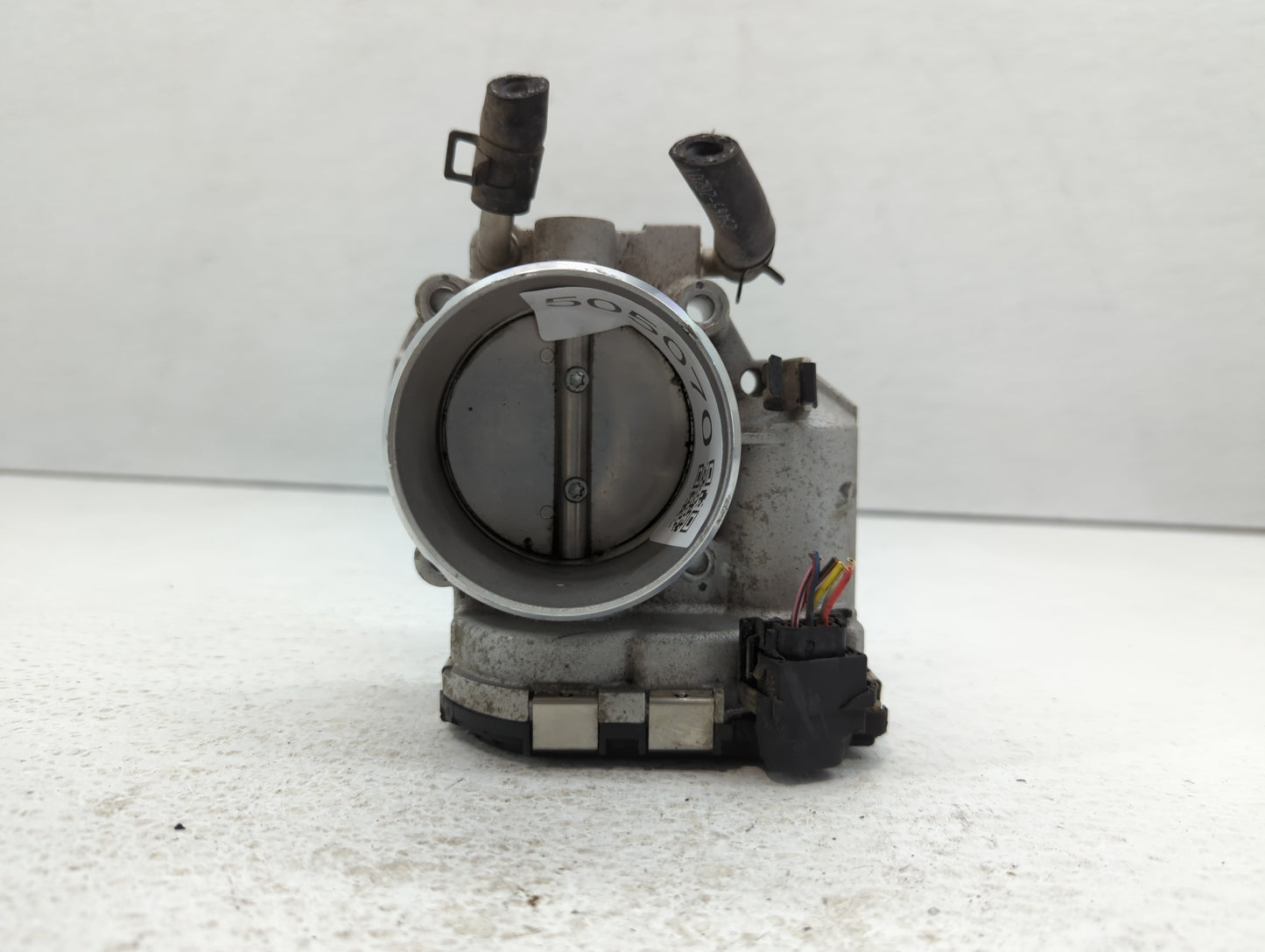 2011-2014 Hyundai Sonata Throttle Body P/N:35100-2G700 Fits Fits 2011 2012 2013 2014 2015 2016 OEM Used Auto Parts - Oemused