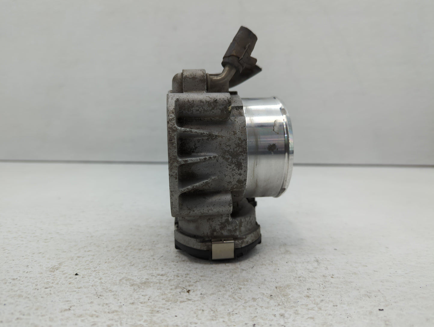 2011-2014 Hyundai Sonata Throttle Body P/N:35100-2G700 Fits Fits 2011 2012 2013 2014 2015 2016 OEM Used Auto Parts - Oemused