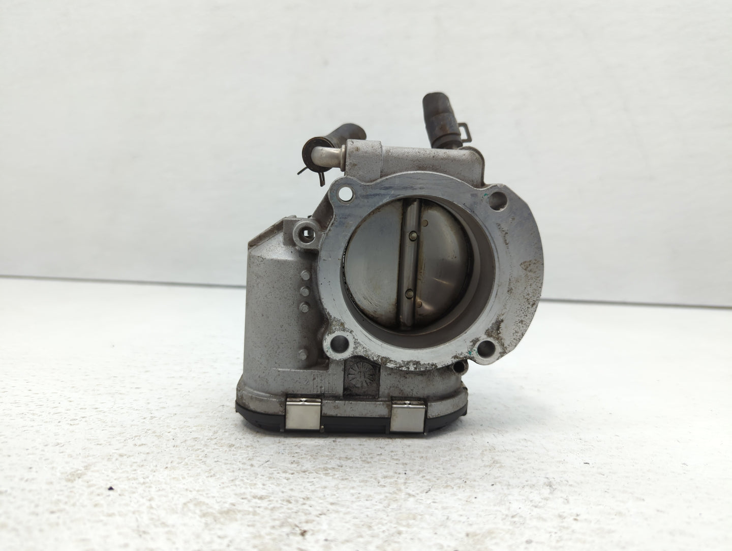 2011-2014 Hyundai Sonata Throttle Body P/N:35100-2G700 Fits Fits 2011 2012 2013 2014 2015 2016 OEM Used Auto Parts - Oemused