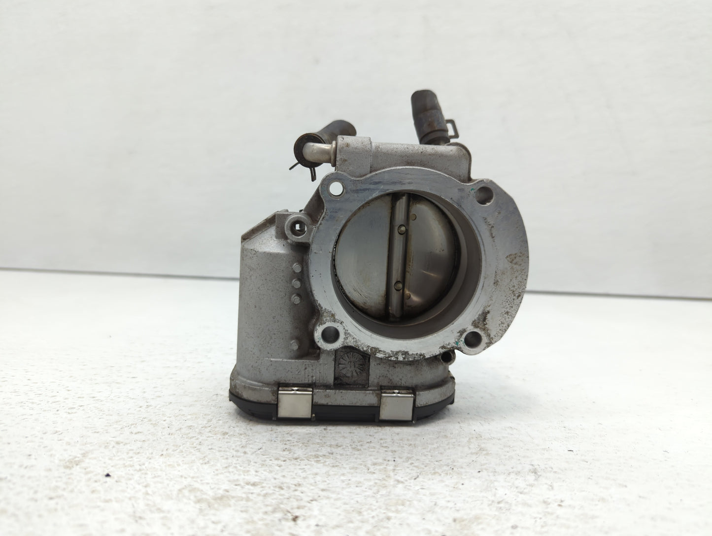 2011-2014 Hyundai Sonata Throttle Body P/N:35100-2G700 Fits Fits 2011 2012 2013 2014 2015 2016 OEM Used Auto Parts - Oemused