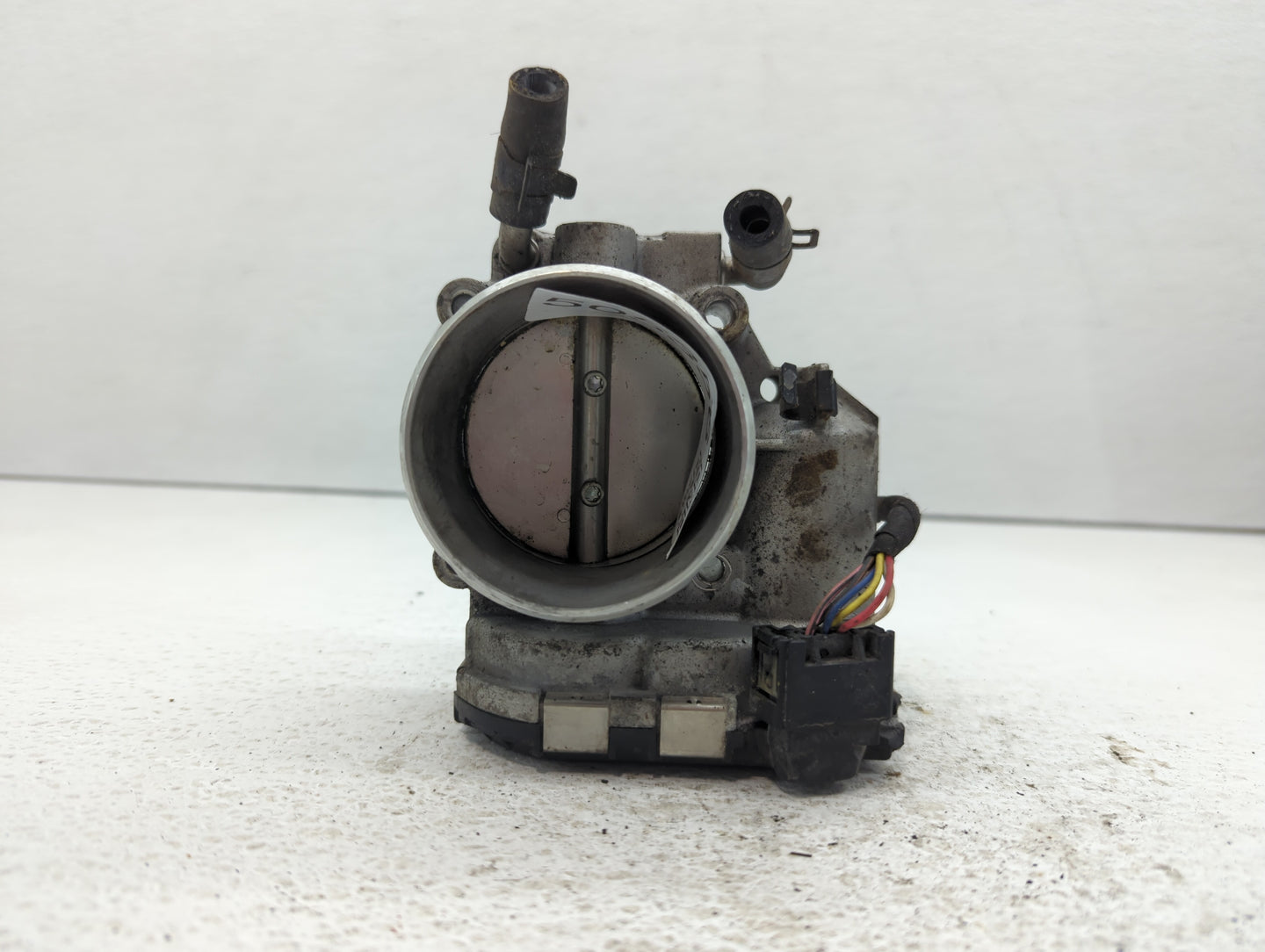 2011-2014 Hyundai Sonata Throttle Body P/N:35100-2G700 Fits Fits 2011 2012 2013 2014 2015 2016 OEM Used Auto Parts - Oemused