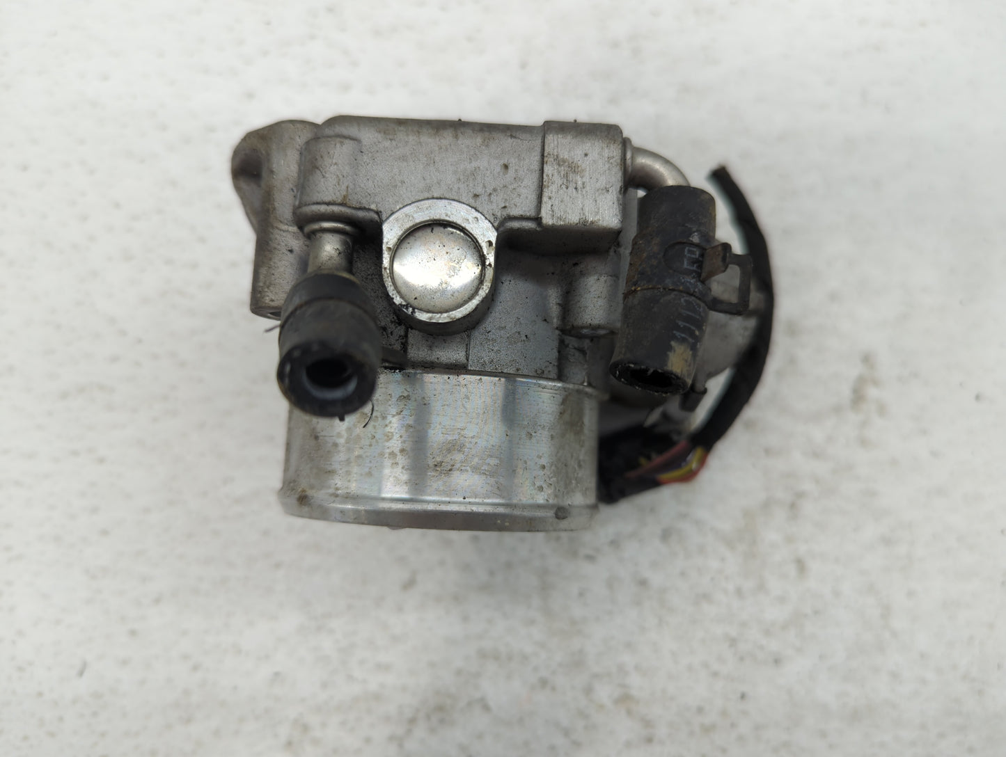 2011-2014 Hyundai Sonata Throttle Body P/N:35100-2G700 Fits Fits 2011 2012 2013 2014 2015 2016 OEM Used Auto Parts - Oemused