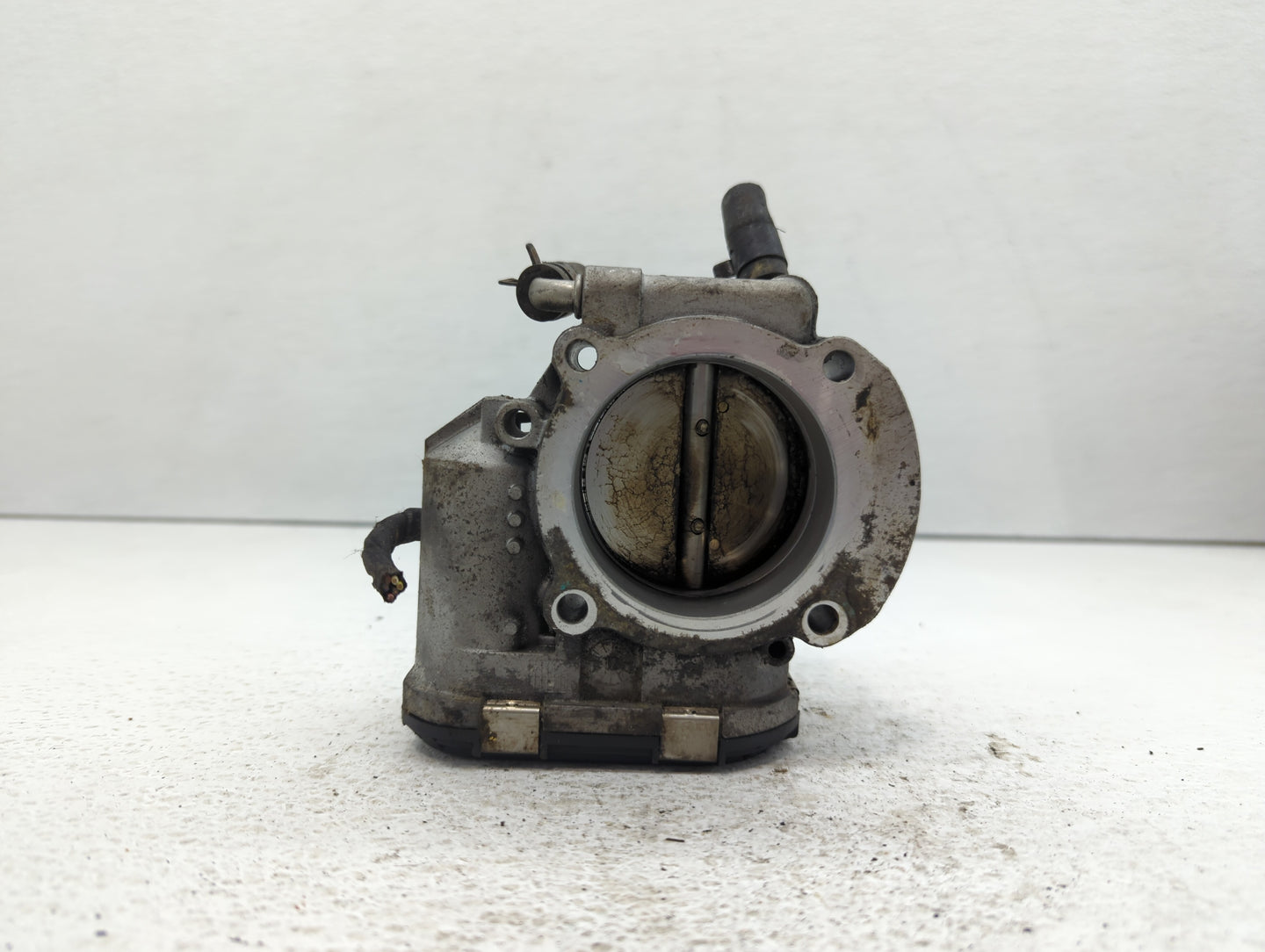 2011-2014 Hyundai Sonata Throttle Body P/N:35100-2G700 Fits Fits 2011 2012 2013 2014 2015 2016 OEM Used Auto Parts - Oemused