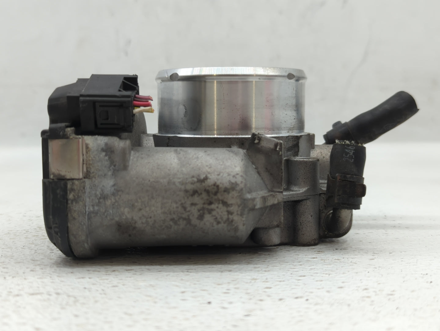 2011-2014 Hyundai Sonata Throttle Body P/N:35100-2G700 Fits Fits 2011 2012 2013 2014 2015 2016 OEM Used Auto Parts - Oemused