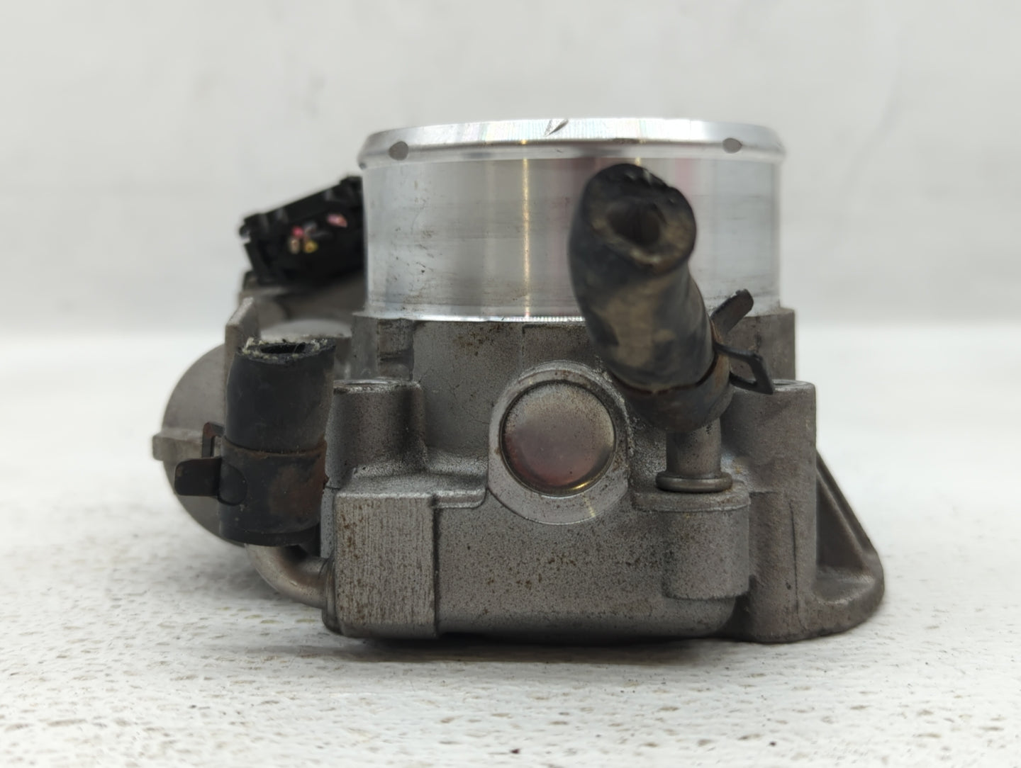 2011-2014 Hyundai Sonata Throttle Body P/N:35100-2G700 Fits Fits 2011 2012 2013 2014 2015 2016 OEM Used Auto Parts - Oemused