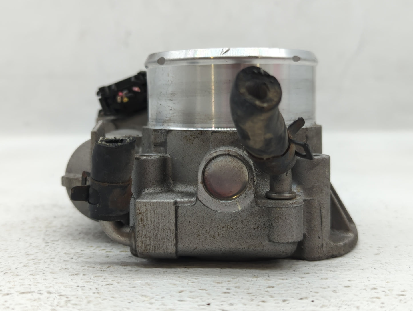2011-2014 Hyundai Sonata Throttle Body P/N:35100-2G700 Fits Fits 2011 2012 2013 2014 2015 2016 OEM Used Auto Parts - Oemused