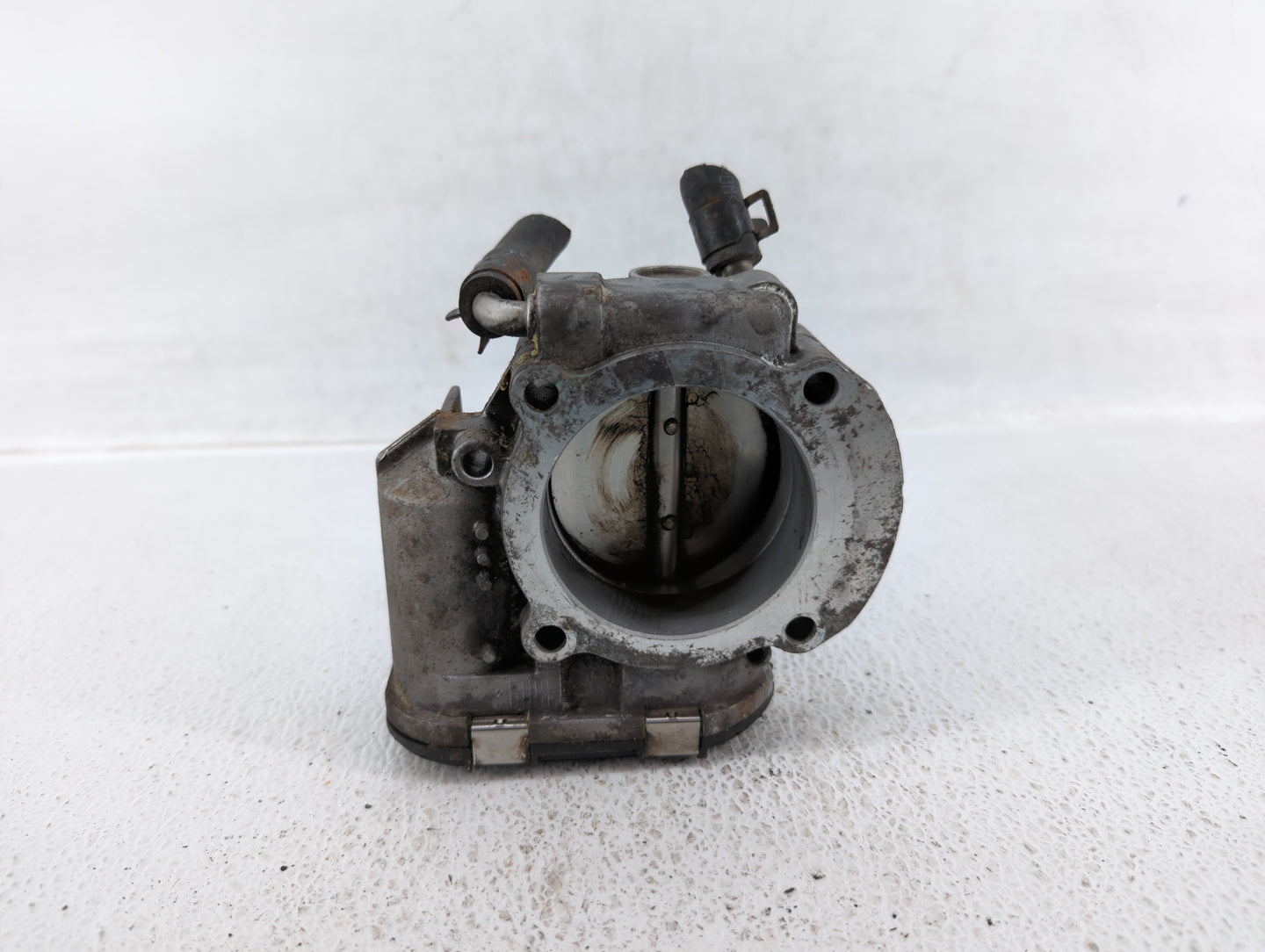 2011-2014 Hyundai Sonata Throttle Body P/N:35100-2G700 Fits Fits 2011 2012 2013 2014 2015 2016 OEM Used Auto Parts - Oemused