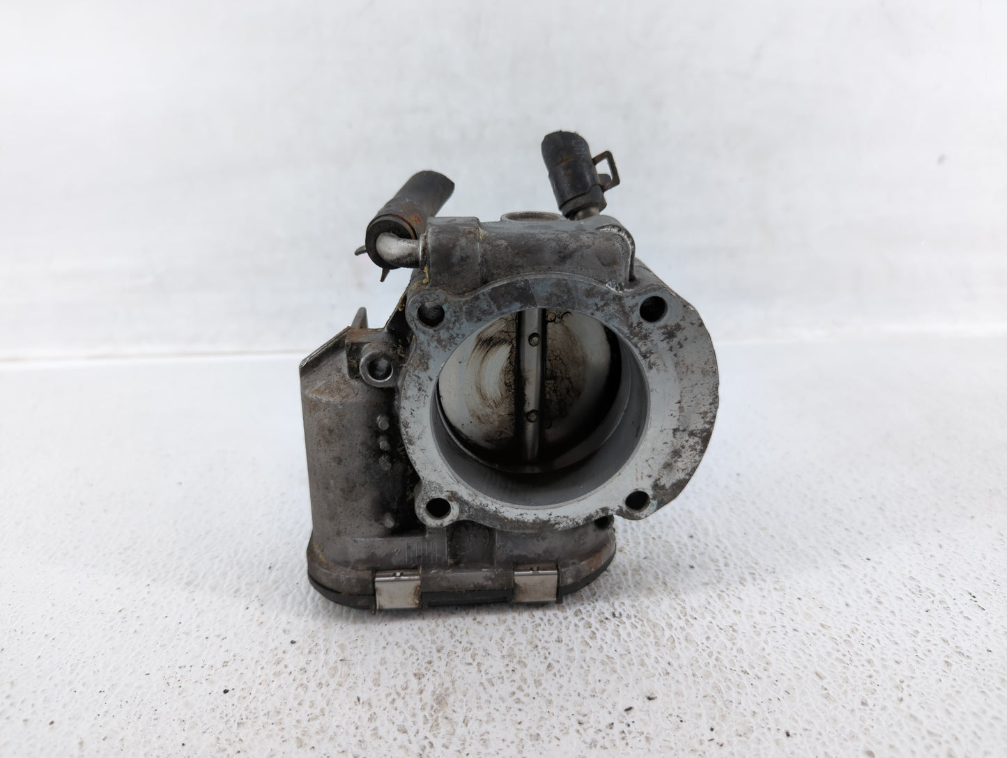 2011-2014 Hyundai Sonata Throttle Body P/N:35100-2G700 Fits Fits 2011 2012 2013 2014 2015 2016 OEM Used Auto Parts - Oemused