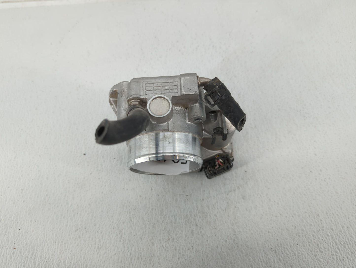 2011-2015 Hyundai Sonata Throttle Body P/N:35100-2G800 Fits Fits 2011 2012 2013 2014 2015 2016 OEM Used Auto Parts - Oemused