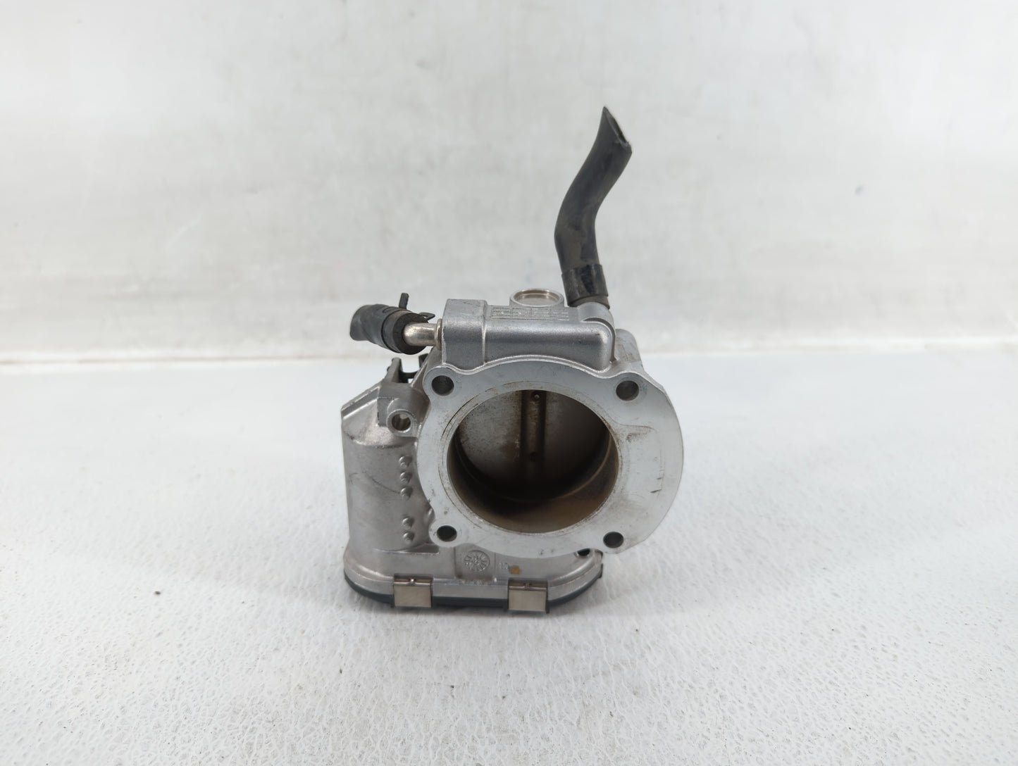 2011-2015 Hyundai Sonata Throttle Body P/N:35100-2G800 Fits Fits 2011 2012 2013 2014 2015 2016 OEM Used Auto Parts - Oemused