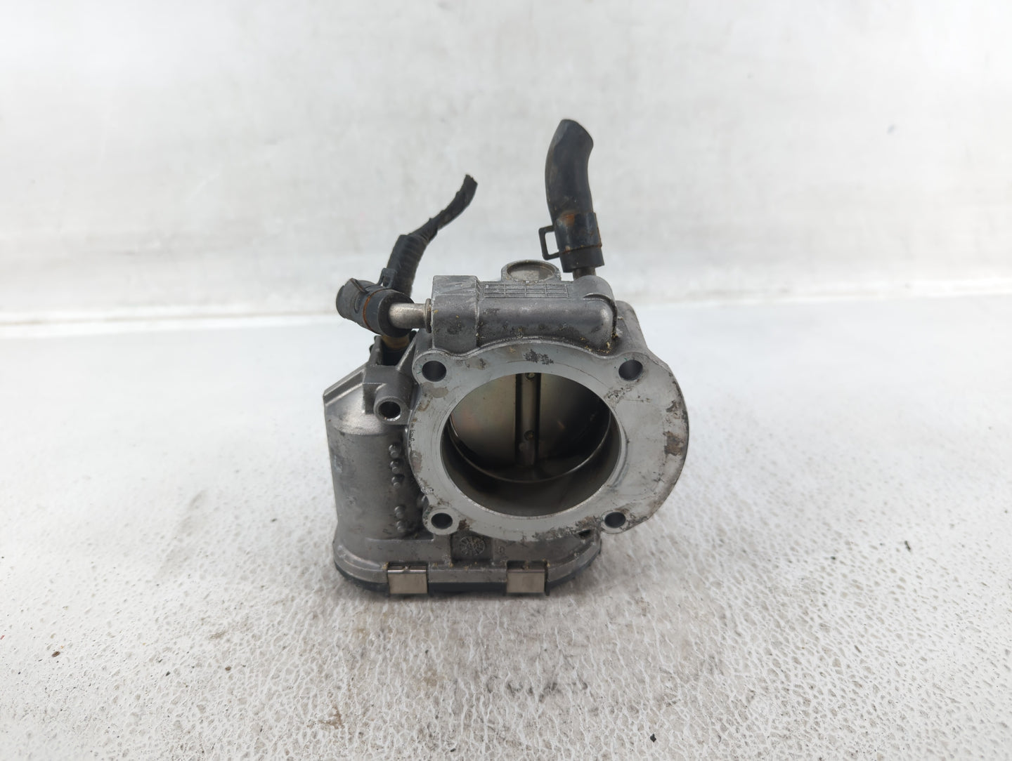 2011-2015 Hyundai Sonata Throttle Body P/N:35100-2G800 Fits Fits 2011 2012 2013 2014 2015 2016 OEM Used Auto Parts - Oemused