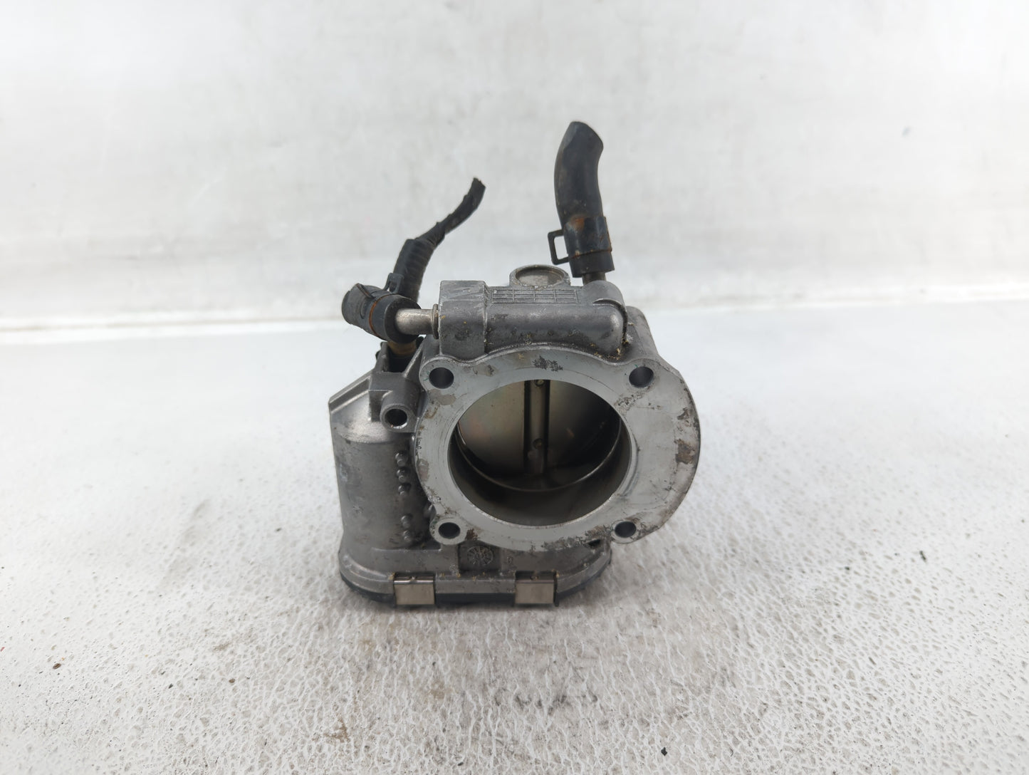 2011-2015 Hyundai Sonata Throttle Body P/N:35100-2G800 Fits Fits 2011 2012 2013 2014 2015 2016 OEM Used Auto Parts - Oemused