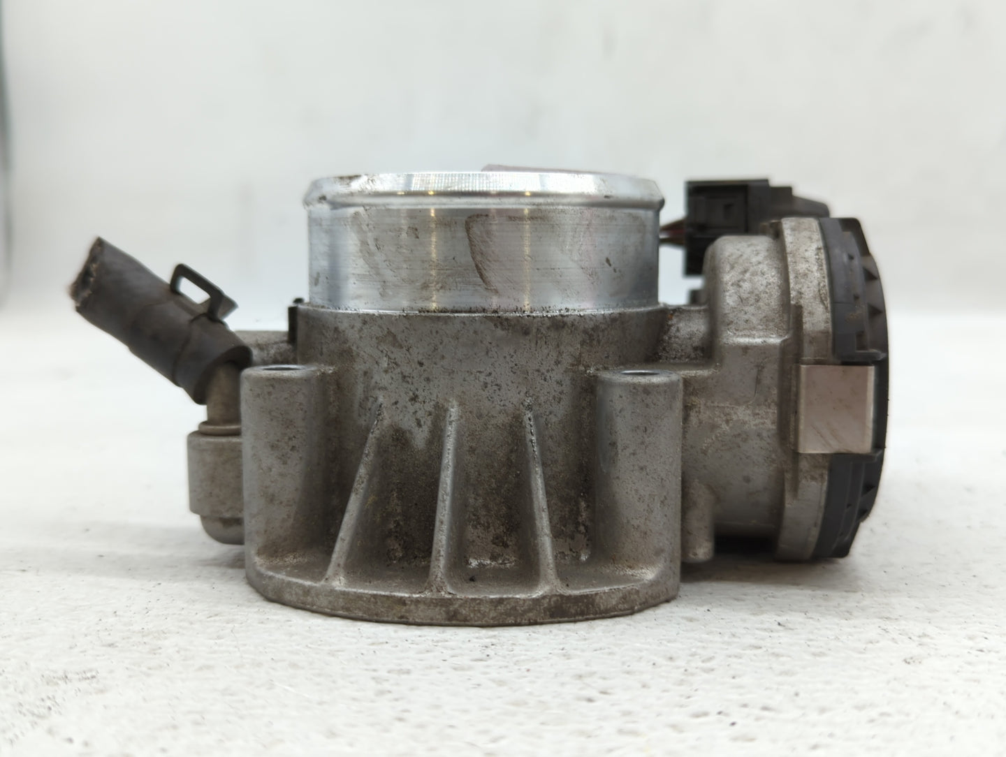 2011-2015 Hyundai Sonata Throttle Body P/N:35100-2G800 Fits Fits 2011 2012 2013 2014 2015 2016 OEM Used Auto Parts - Oemused