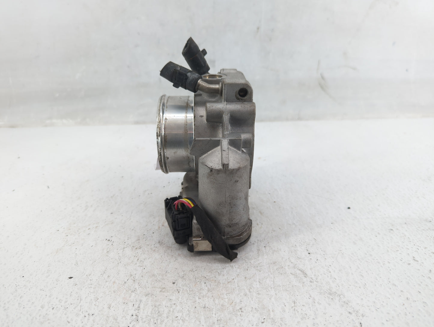 2011-2014 Hyundai Sonata Throttle Body P/N:35100-2G710 Fits Fits 2011 2012 2013 2014 2015 2016 OEM Used Auto Parts - Oemused