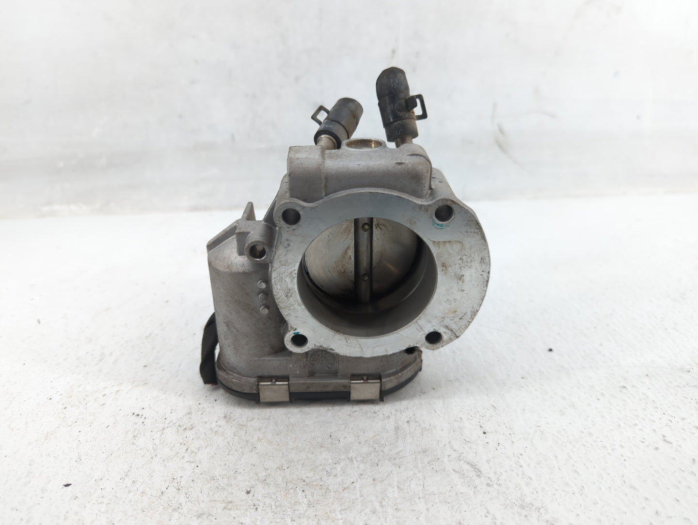 2011-2014 Hyundai Sonata Throttle Body P/N:35100-2G710 Fits Fits 2011 2012 2013 2014 2015 2016 OEM Used Auto Parts - Oemused