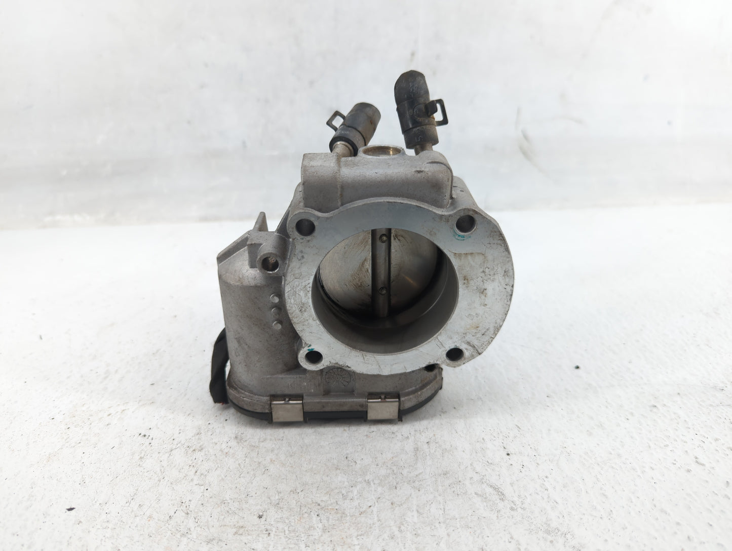 2011-2014 Hyundai Sonata Throttle Body P/N:35100-2G710 Fits Fits 2011 2012 2013 2014 2015 2016 OEM Used Auto Parts - Oemused