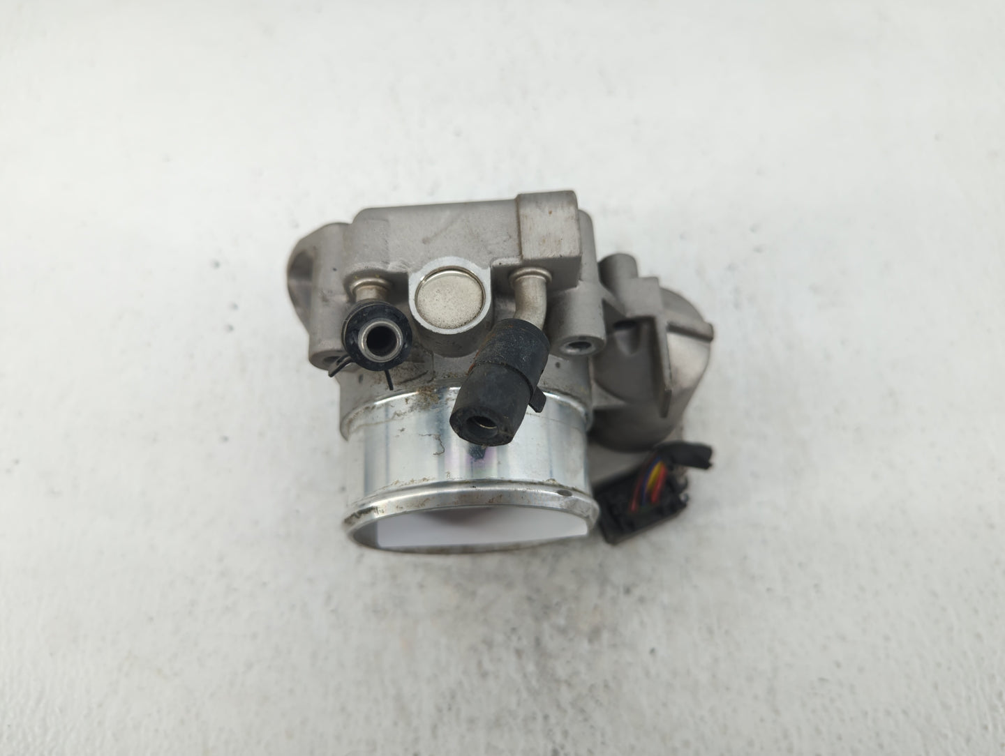 2011-2014 Hyundai Sonata Throttle Body P/N:35100-2G710 Fits Fits 2011 2012 2013 2014 2015 2016 OEM Used Auto Parts - Oemused